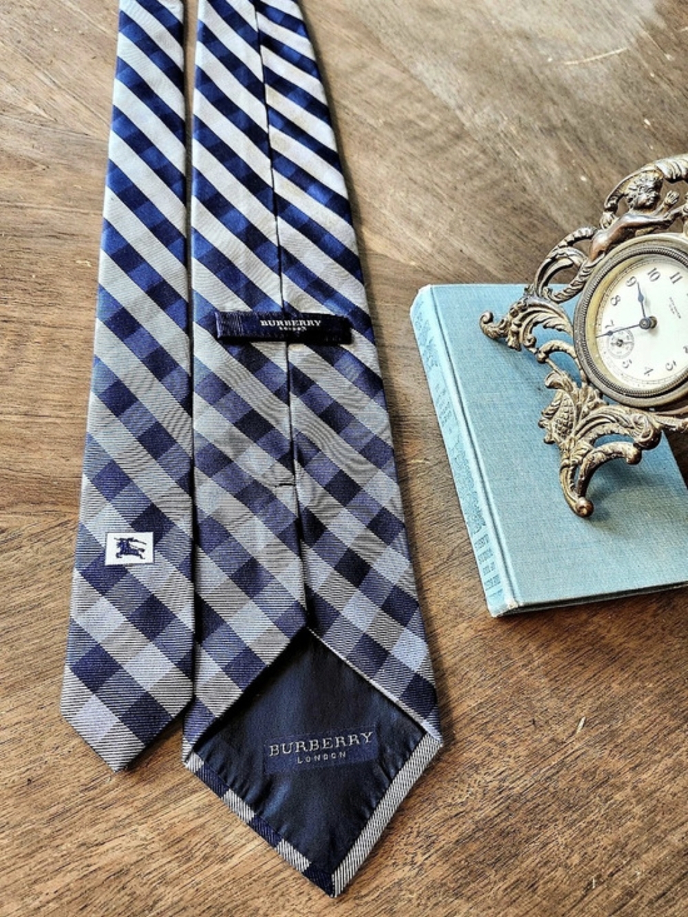 Burberry Vintage Men's Silk Striped Tie in Blue & White. Made In Italy